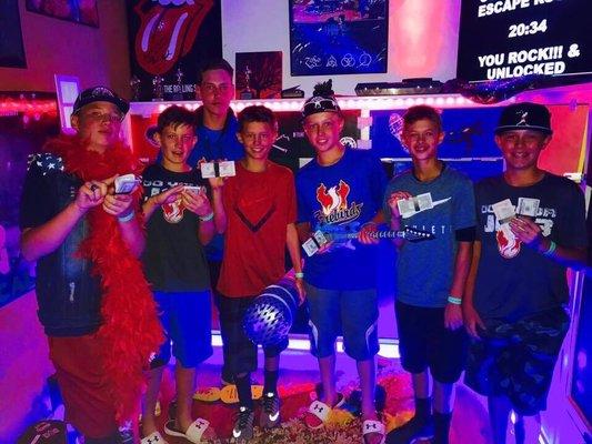 Baseball building there teamwork in lock n roll escape room