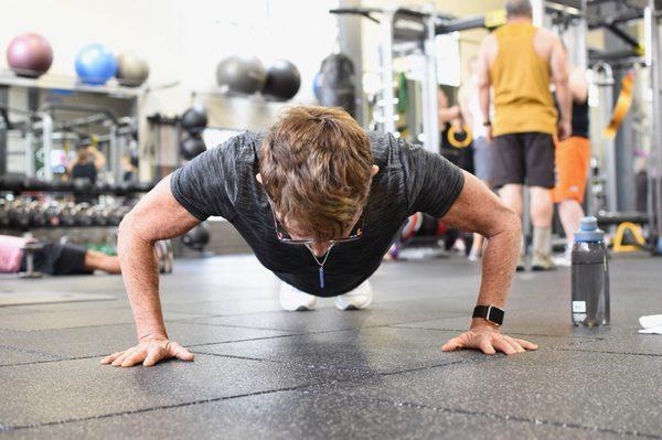 Push-ups tank as the best upper body strengthening exercise ! Try 10 now