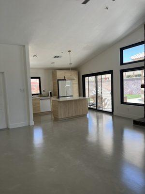 Microcement floors (50% gray/50% white) with a satin finish