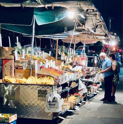 Nighttime vendor