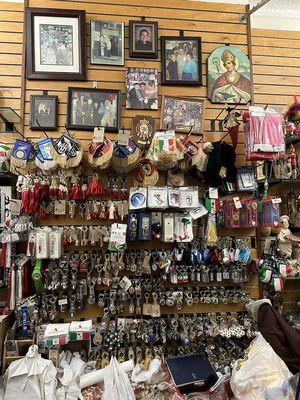 Italian keychains, flags and family photos