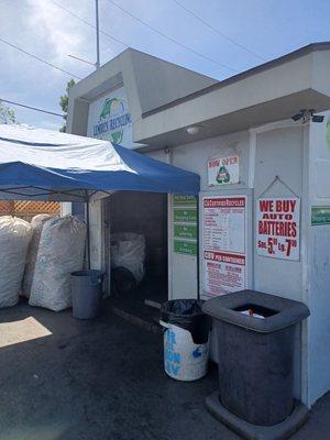 Come on in. We're willing to take all of your recyclable materials off your hands. And pay you cash for it, on the spot!