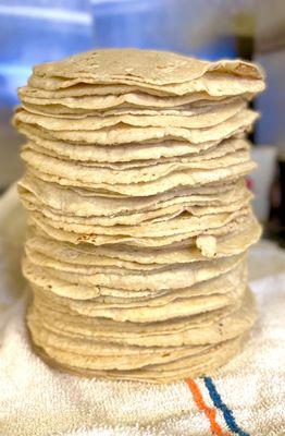 Tortillas recién hechas a mano todos los días