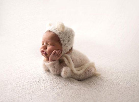 newborn photography - newborn posing