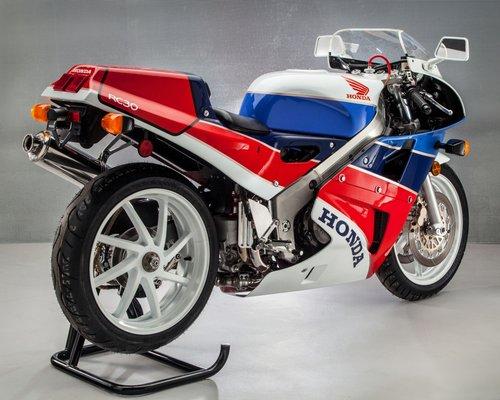 Honda RC30 Restored by Retrospeed