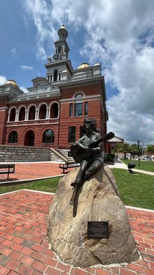 Dolly's statue out front