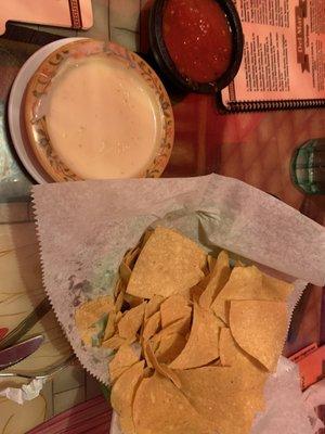 Chips salsa queso