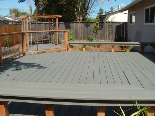 Trex Deck with hog wire railing.