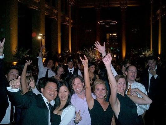 Crowd going wild at San Francisco Fairmont with Savoir Faire Wedding cover band