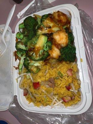 Shrimp with broccoli and garlic sauce.