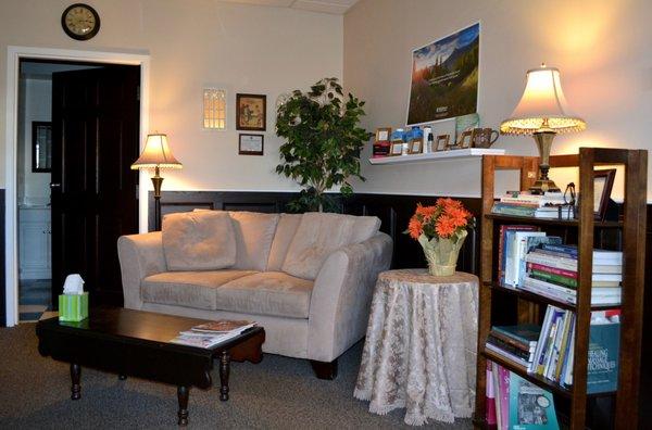 An peaceful waiting room to relax before your massage.