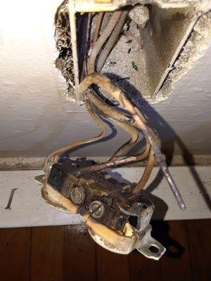 BLINKING LIGHTS? This may be what you have going on.
Do something about it SOON! CALL PAT KERINS ELECTRICIAN