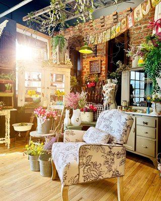 Pickers Paradise Batesville has beautiful rooms to escape into!