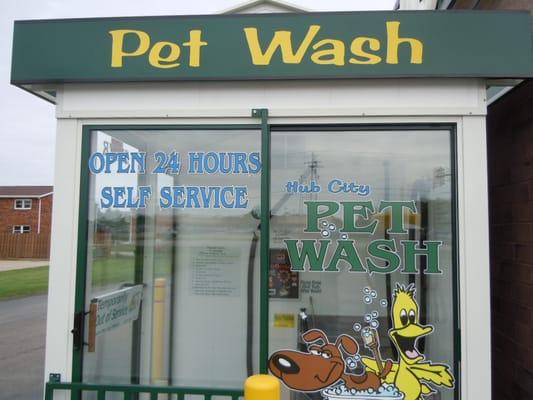 In 2011 we added a self-serve petwash to our North location. Open 24/7 just in case your pet gets sprayed by a shunk at night.