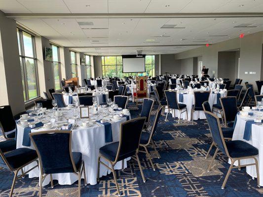 Dining room without centerpieces