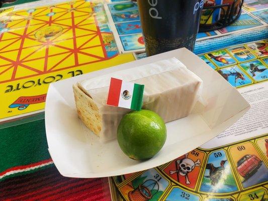 A beautiful detail, Mexican Flag on the lime. We are not Mexicans but appreciate those details.