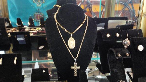 Used fine jewelry for sale in Memphis at Accent Pawn Shop Outlet.