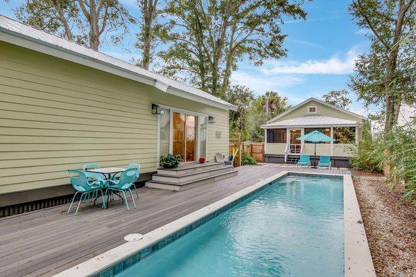 Sweet Cottage with pool and one bedroom Pool House. Downtown!