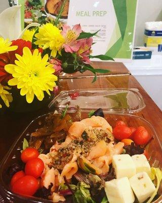 Fresh and delicious salads, smoothies and coffee bar and meals ready to go !!!