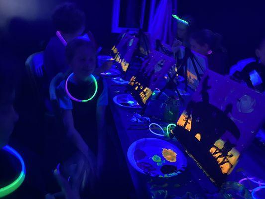 Glow paint Class