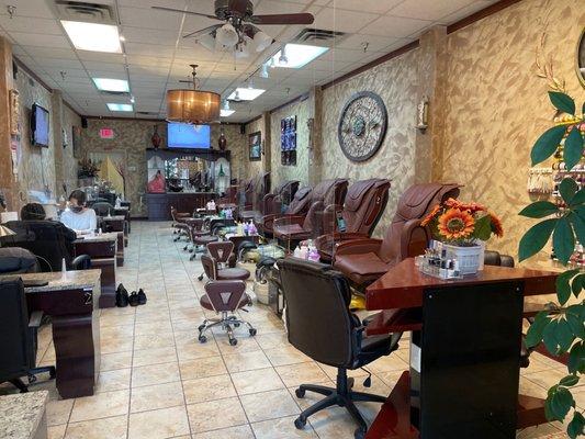 Lots of pedicure chairs and open on Sundays!