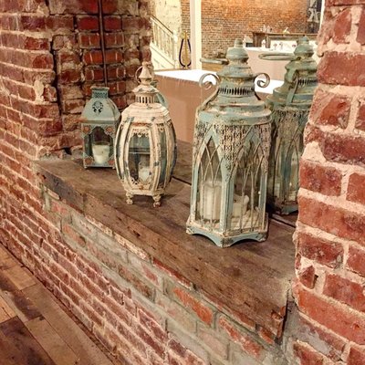 Who doesn't love a little bit of exposed brick?! Gorgeous interior!!