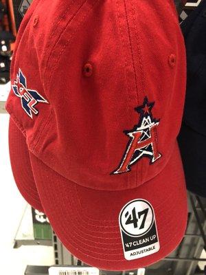 6/16/20. Sweet XFL Houston Roughnecks cap! Cool Houston team merch! Astros, old school Rockets gear! Beach view from parking lot here!