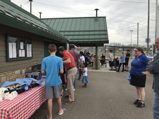 2018 vendor The Lookout Bar and Grill feeding the neighbors