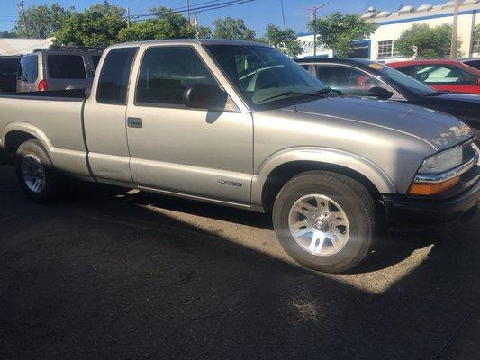 2000 Chevy s10 4 cylinder 5 speed 117 k salvage tittle.