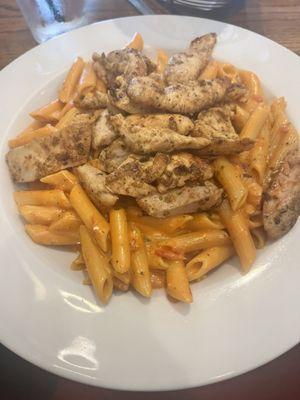 Penne vodka with chicken