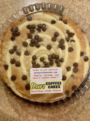 Chocolate chip cream cheese is very delicious.