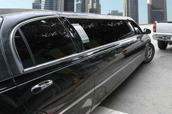 Bakersfield Limo Services: Limos, Hummer Limo, Party Bus