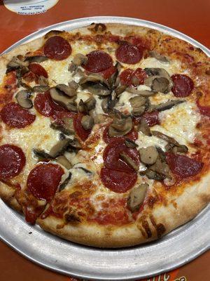 Pepperoni & mushroom pizza