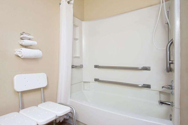 Guest room bath