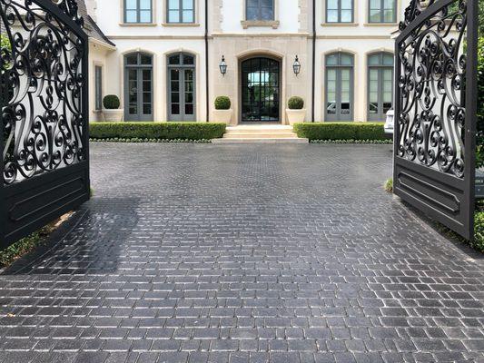 Paver refresco is a revolutionary offering. Millions of pavers get thrown away every year.We can refinish them giving them new life.