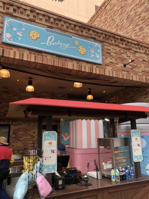 Snack Stand in Hollywood Studios. Love the Cookie NumNum.