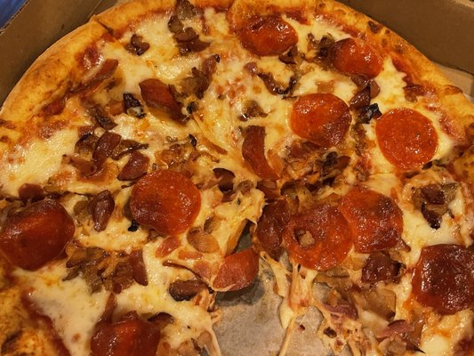 Bacon pepperoni pizza