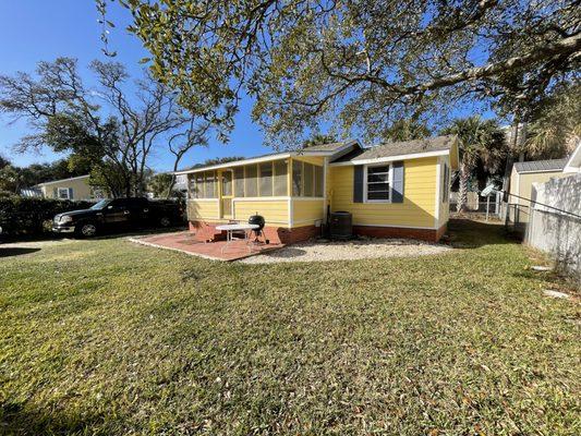 Crescent beach private cottage, 2 bedroom, 2 bath, pet friendly, fenced back yard