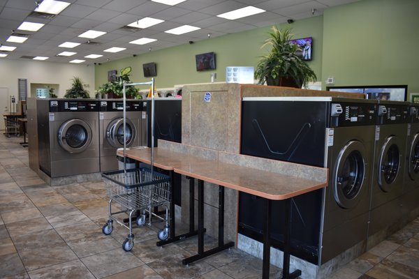 Spot Hillcrest Laundromat Folding and carts