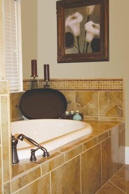 Bath with polished marble look, porcelain Tile