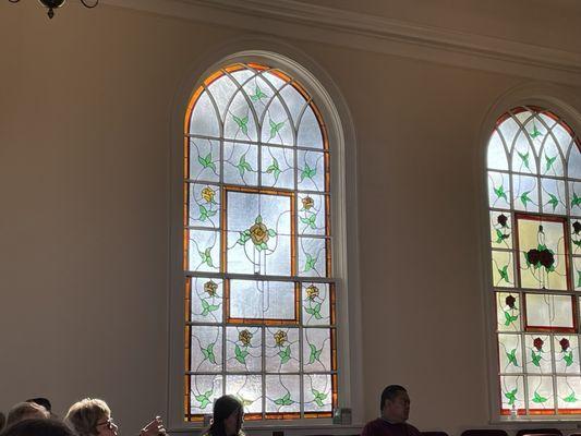 Lovely stained glass windows on both side of the church. This makes the church feel light!