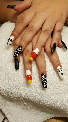 halloween themed nails done by my nail tech Amanda! I only trust her with my nails and i absolutely love her work!