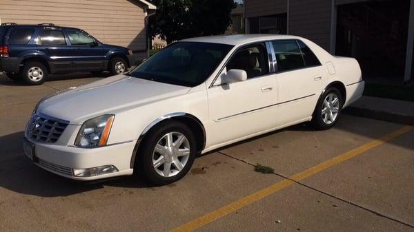 Cadillac DTS Sedan - seating for 4