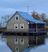 Floating Cabin for your relaxing retreat!