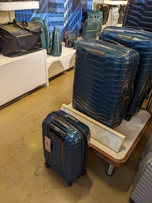 Lightweight luggage set