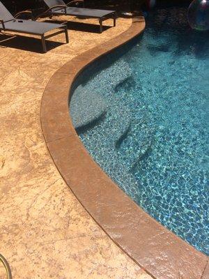 Cantilever edge over pool