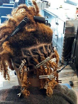 Locs retwists