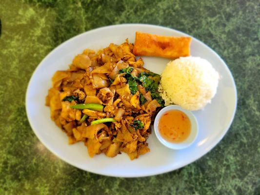 Pad See Ewe with chicken