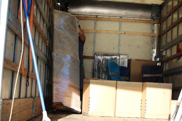 Packing and stocking #movers #lamovers #ontariomovers