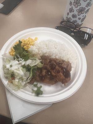 Bbq chicken, rice, corn & salad